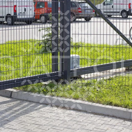 Galeria realizacji bram przesuwnych wypełnionych panelem