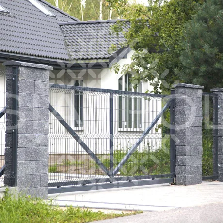 Galeria realizacji bram przesuwnych wypełnionych panelem